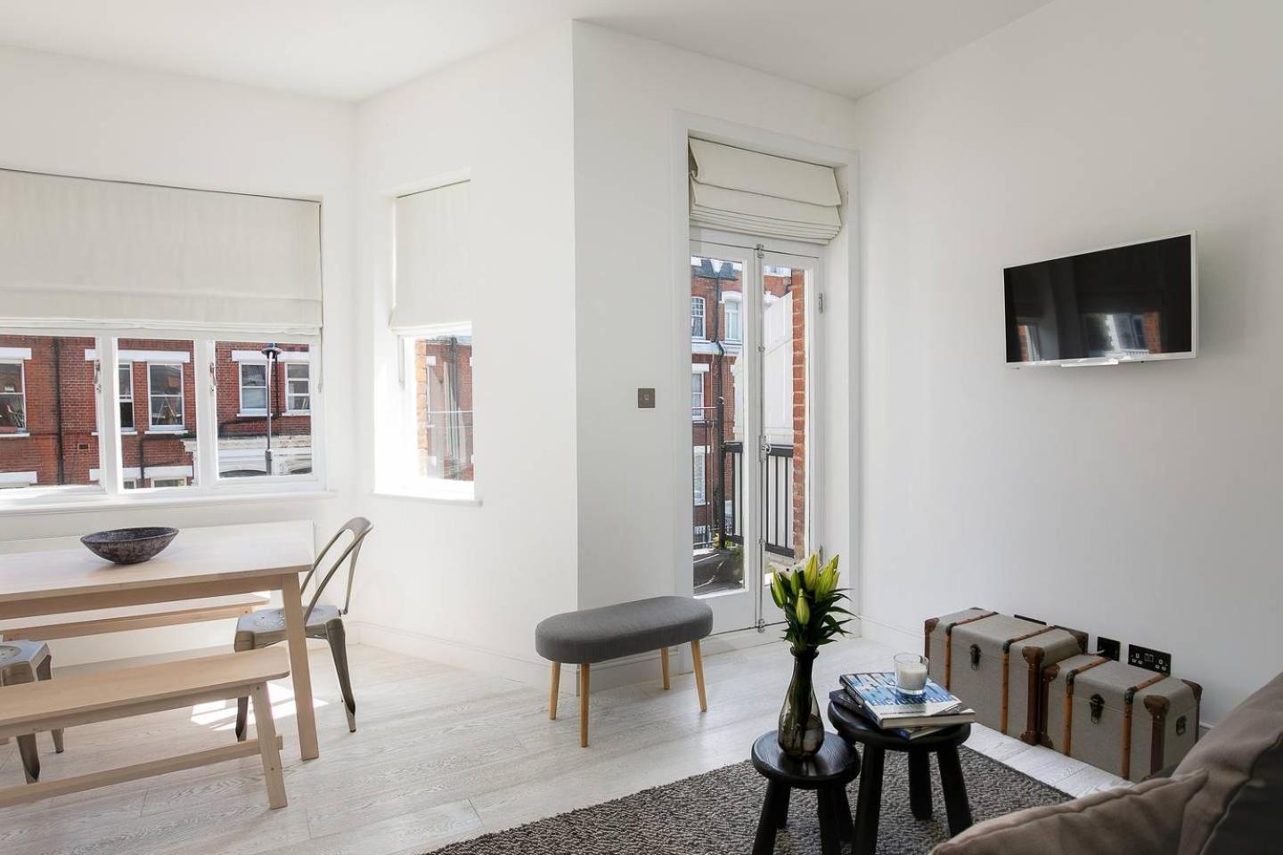 Guestready - West Kensington Home W/Balcony Лондон Екстериор снимка