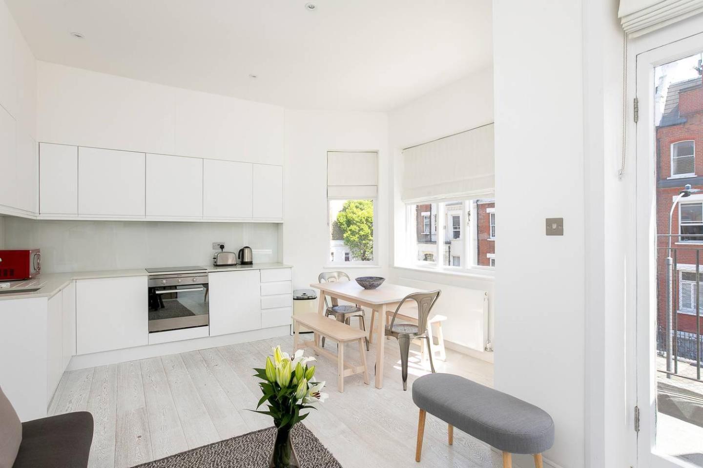 Guestready - West Kensington Home W/Balcony Лондон Екстериор снимка