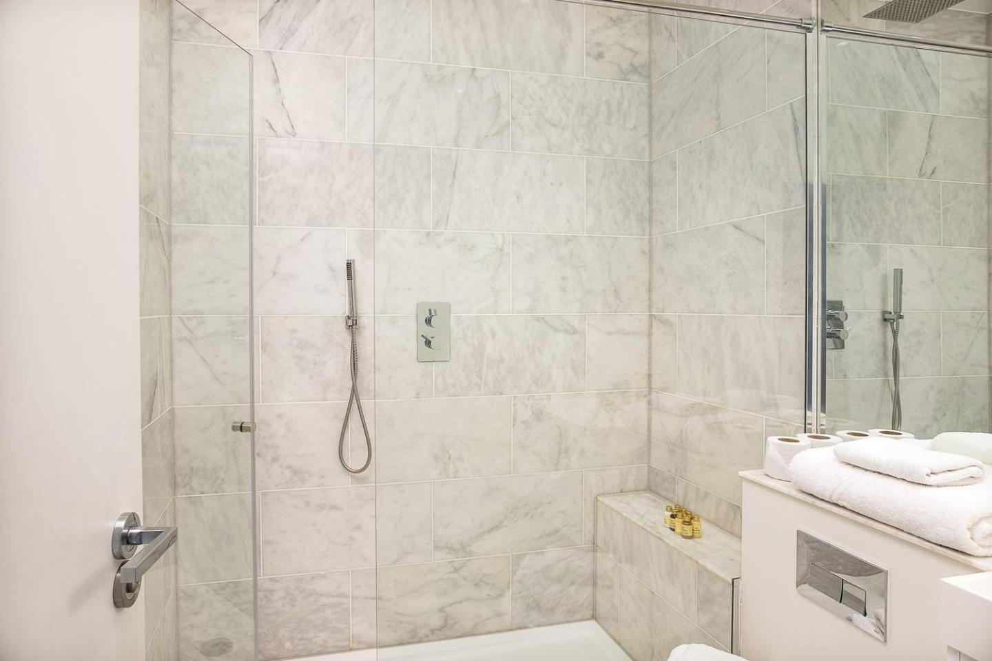 Guestready - West Kensington Home W/Balcony Лондон Екстериор снимка