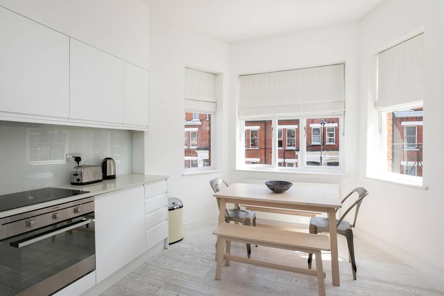 Guestready - West Kensington Home W/Balcony Лондон Екстериор снимка